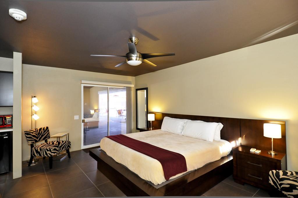 Bearfoot Inn - Clothing Optional Hotel For Gay Men Palm Springs Kamer foto