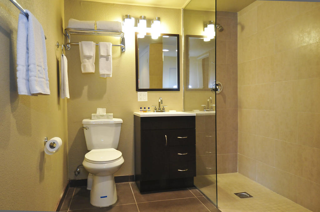Bearfoot Inn - Clothing Optional Hotel For Gay Men Palm Springs Kamer foto