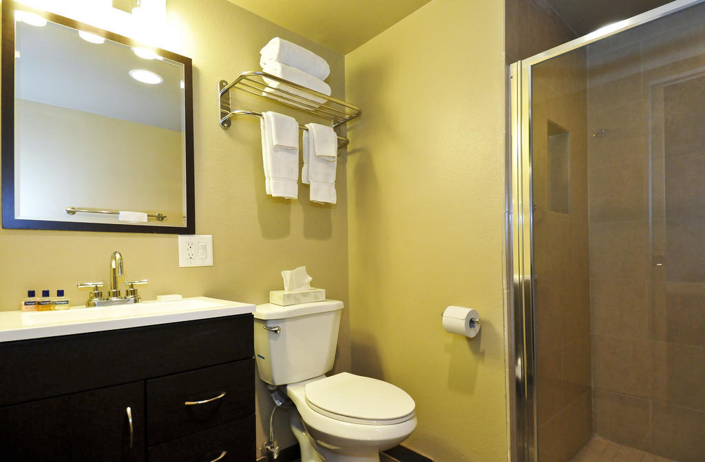 Bearfoot Inn - Clothing Optional Hotel For Gay Men Palm Springs Kamer foto
