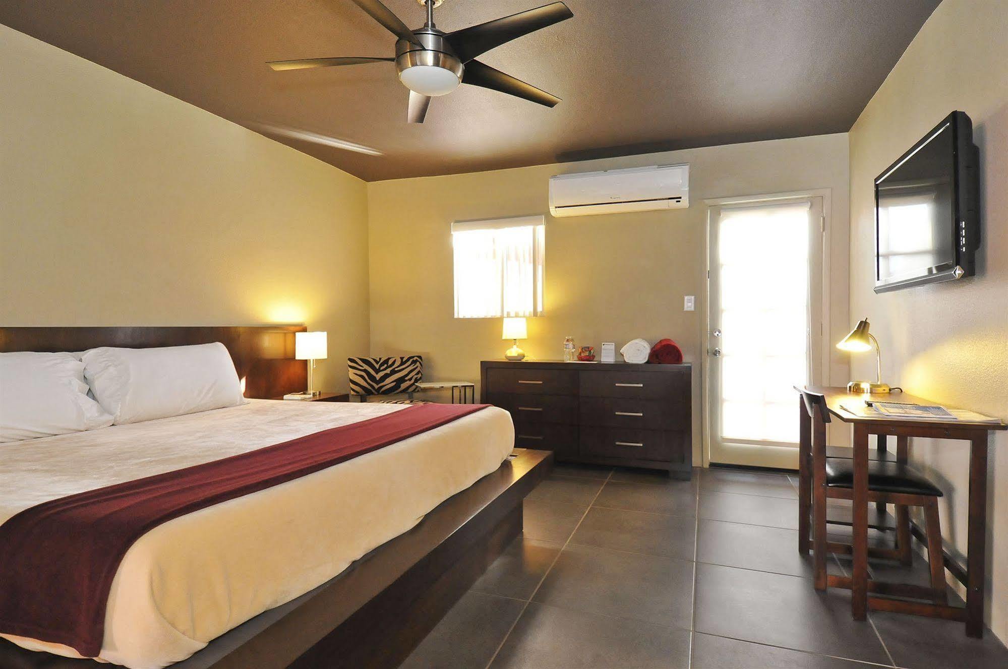 Bearfoot Inn - Clothing Optional Hotel For Gay Men Palm Springs Buitenkant foto