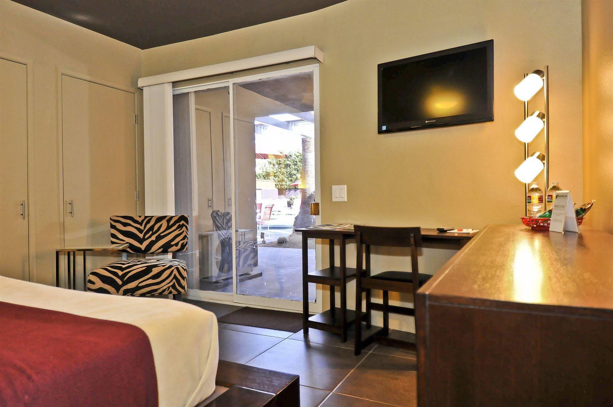 Bearfoot Inn - Clothing Optional Hotel For Gay Men Palm Springs Buitenkant foto