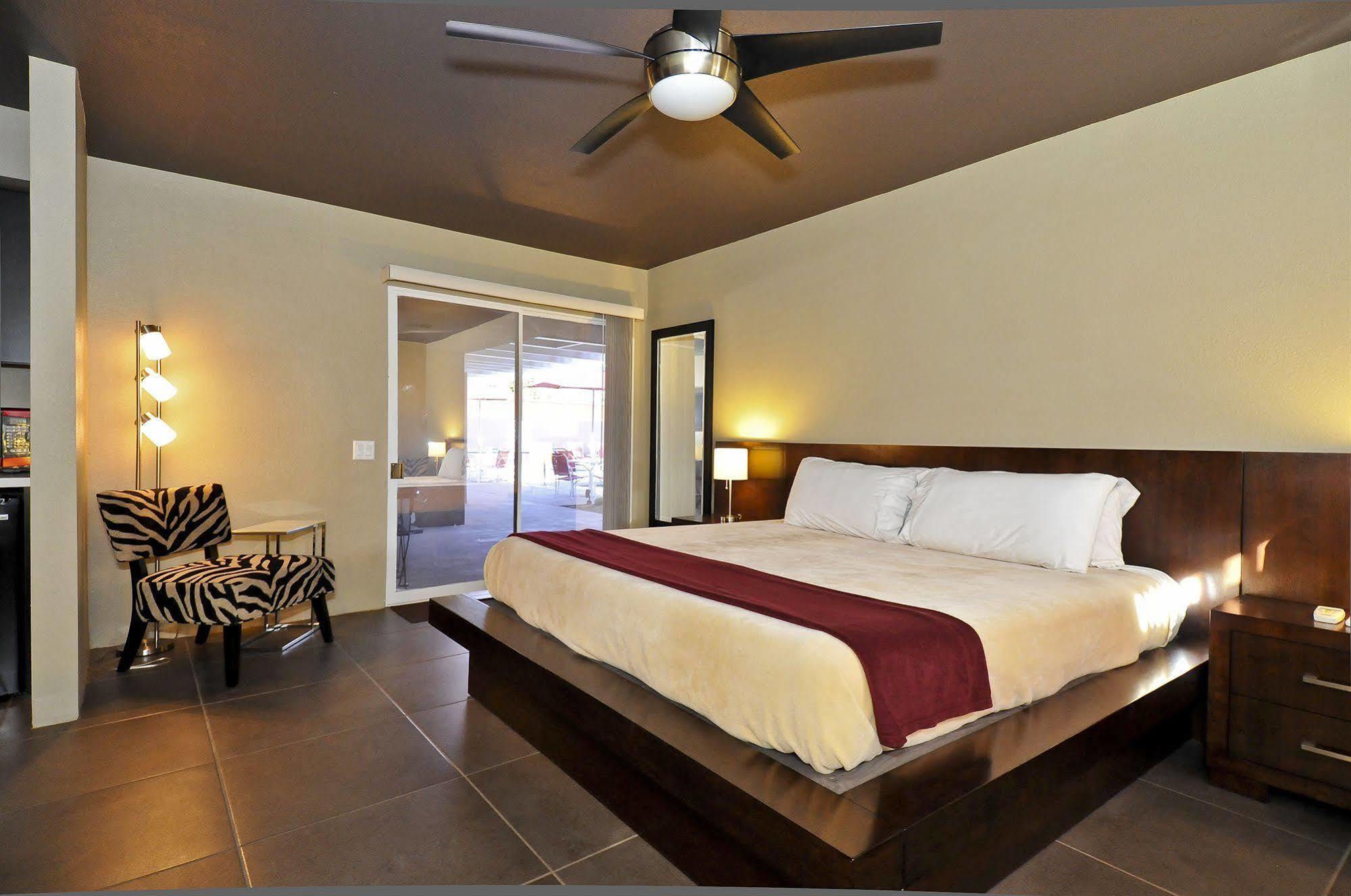 Bearfoot Inn - Clothing Optional Hotel For Gay Men Palm Springs Buitenkant foto