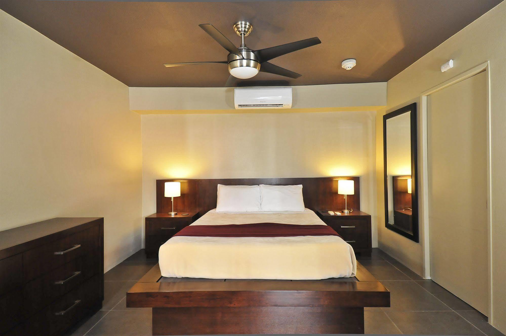 Bearfoot Inn - Clothing Optional Hotel For Gay Men Palm Springs Buitenkant foto