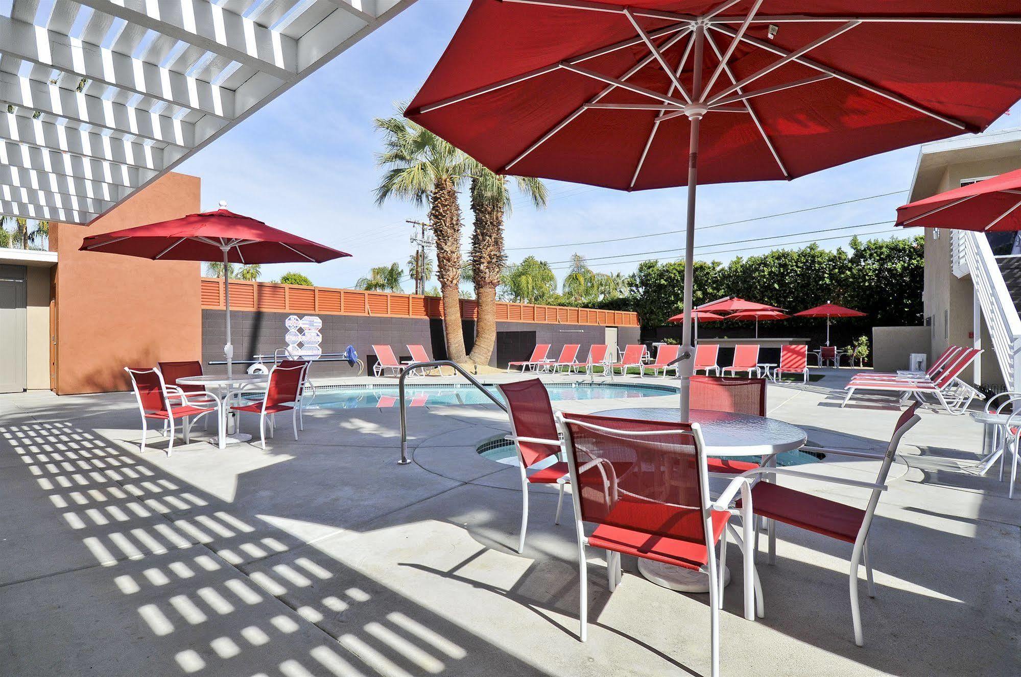 Bearfoot Inn - Clothing Optional Hotel For Gay Men Palm Springs Buitenkant foto
