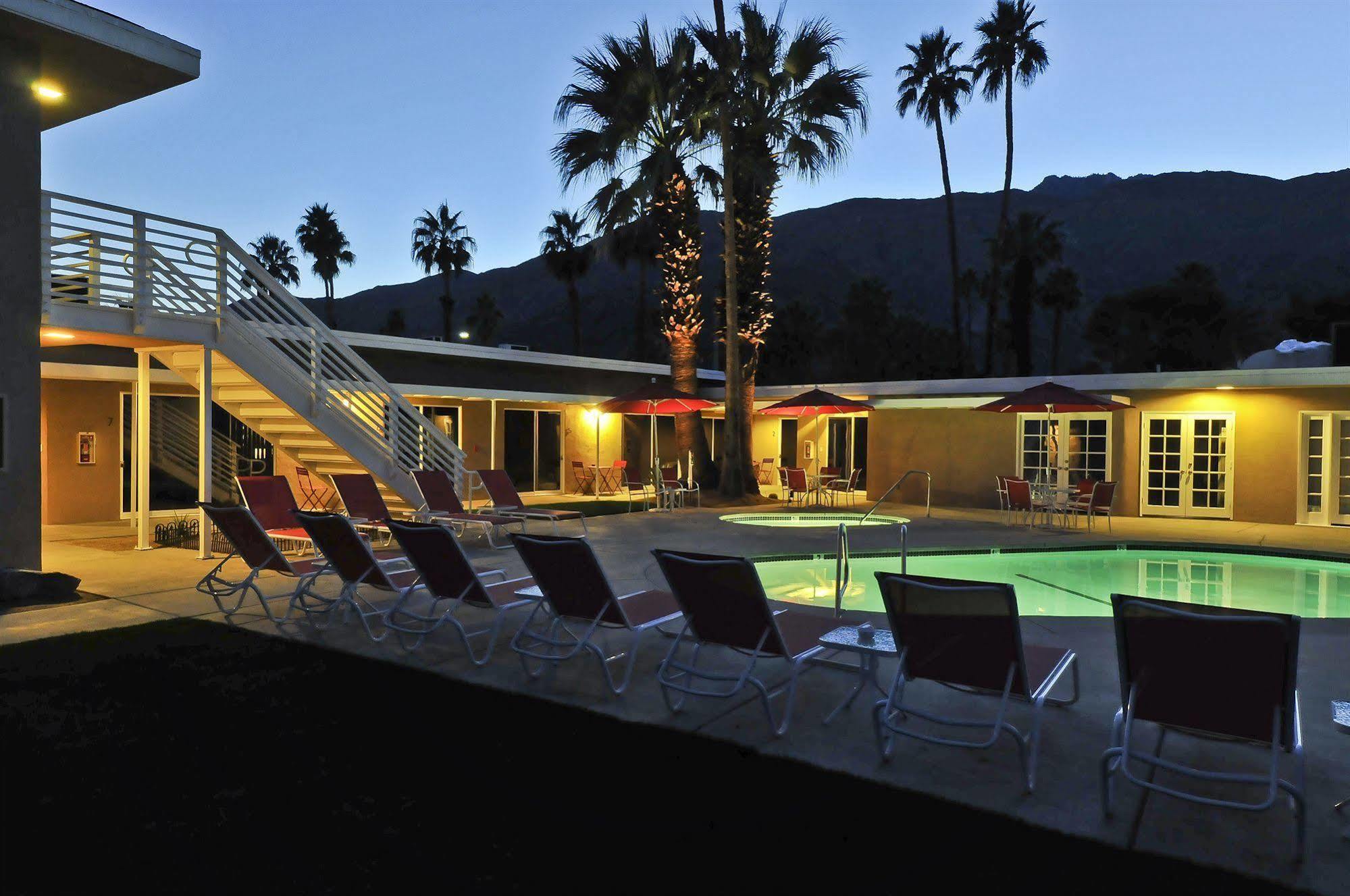 Bearfoot Inn - Clothing Optional Hotel For Gay Men Palm Springs Buitenkant foto