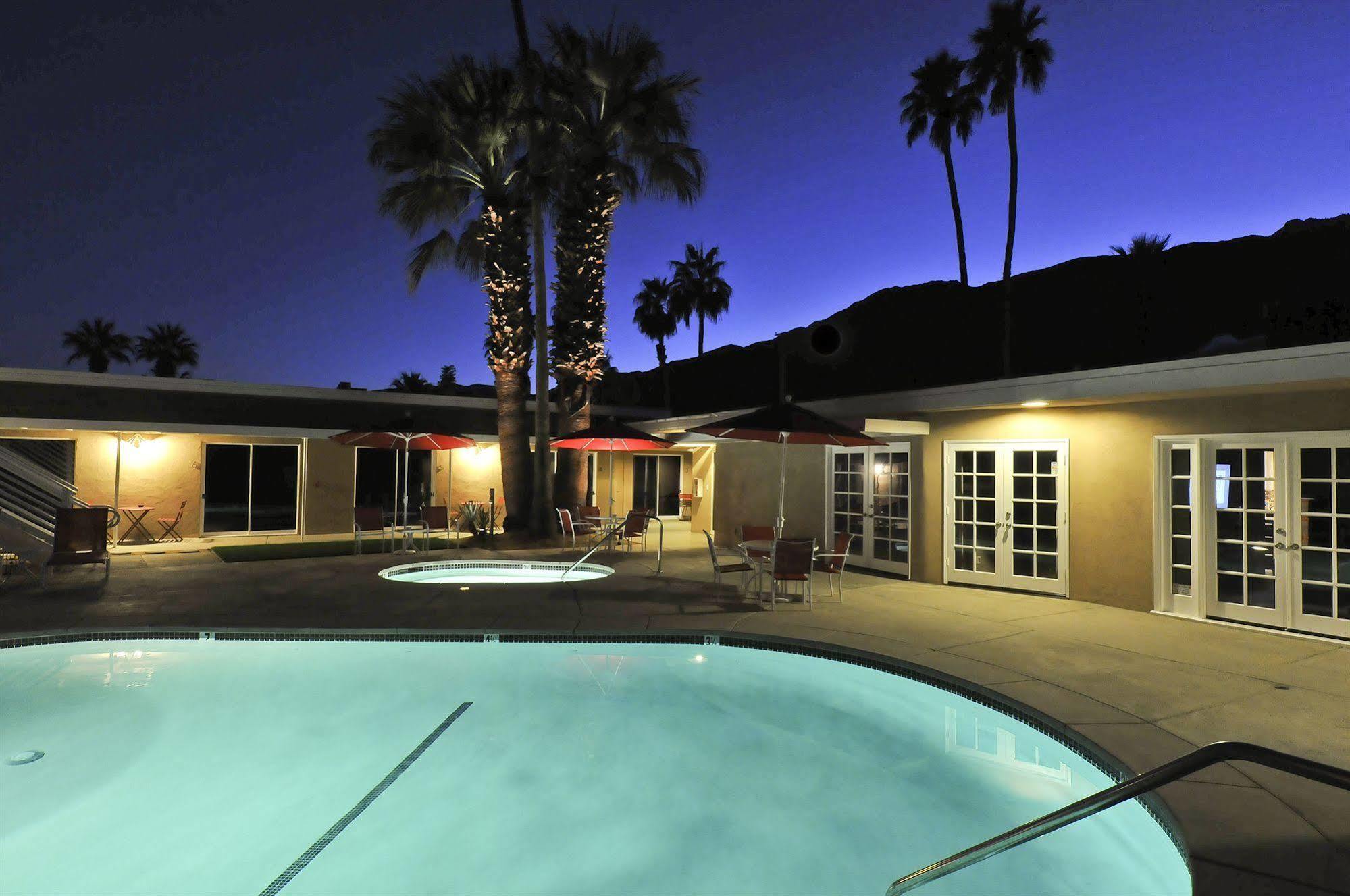 Bearfoot Inn - Clothing Optional Hotel For Gay Men Palm Springs Buitenkant foto