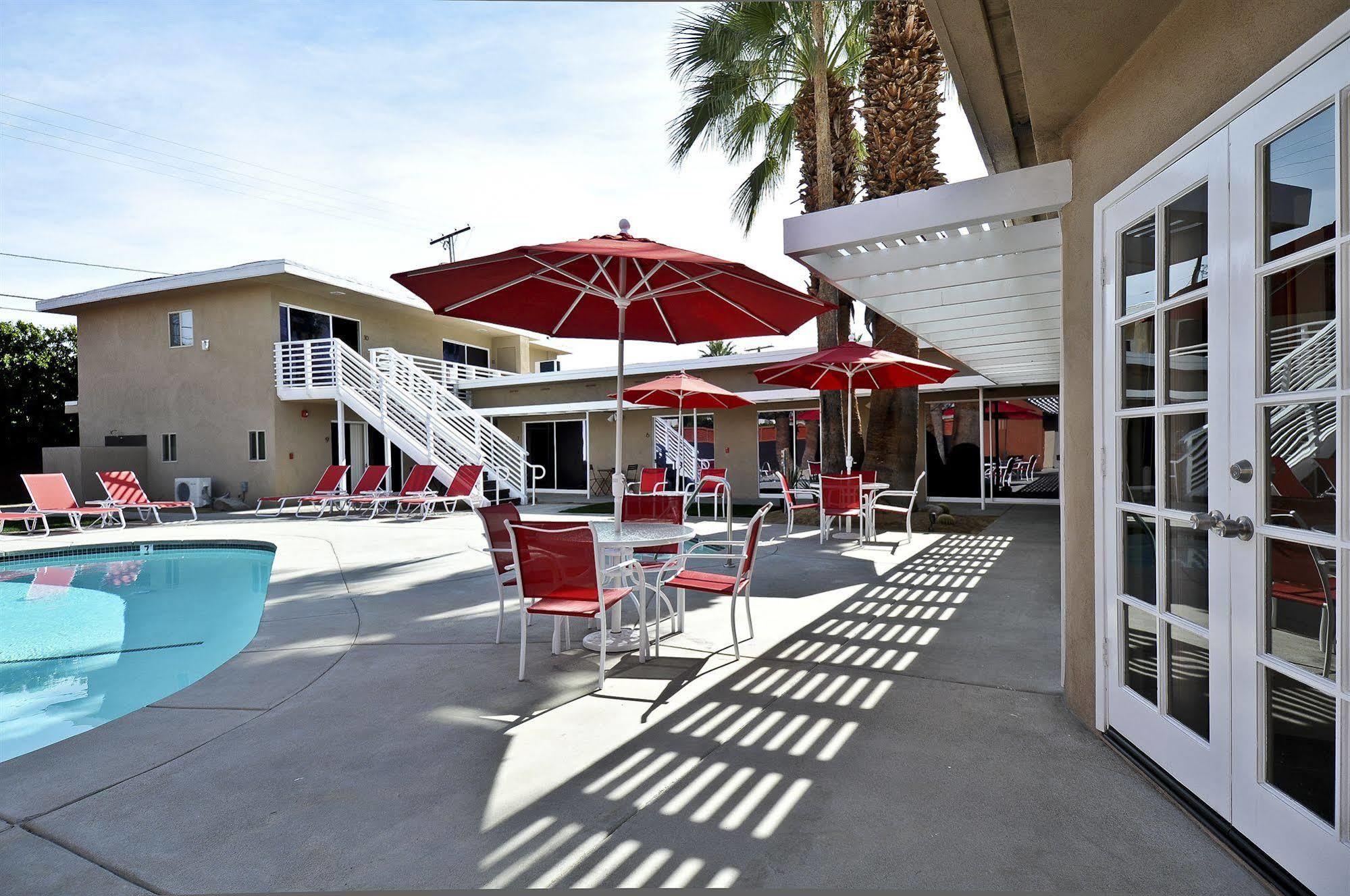 Bearfoot Inn - Clothing Optional Hotel For Gay Men Palm Springs Buitenkant foto